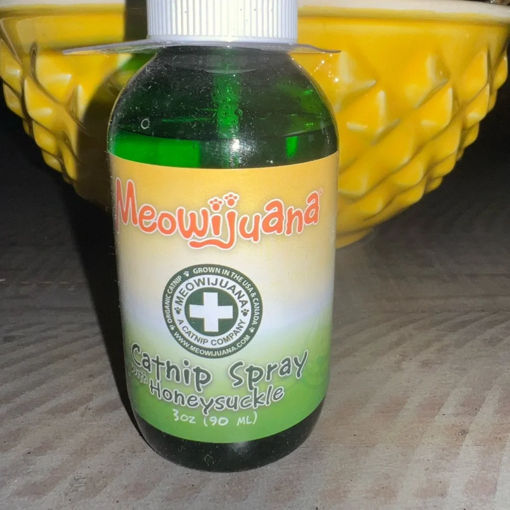 Catnip Spray with Honeysuckle - Green
